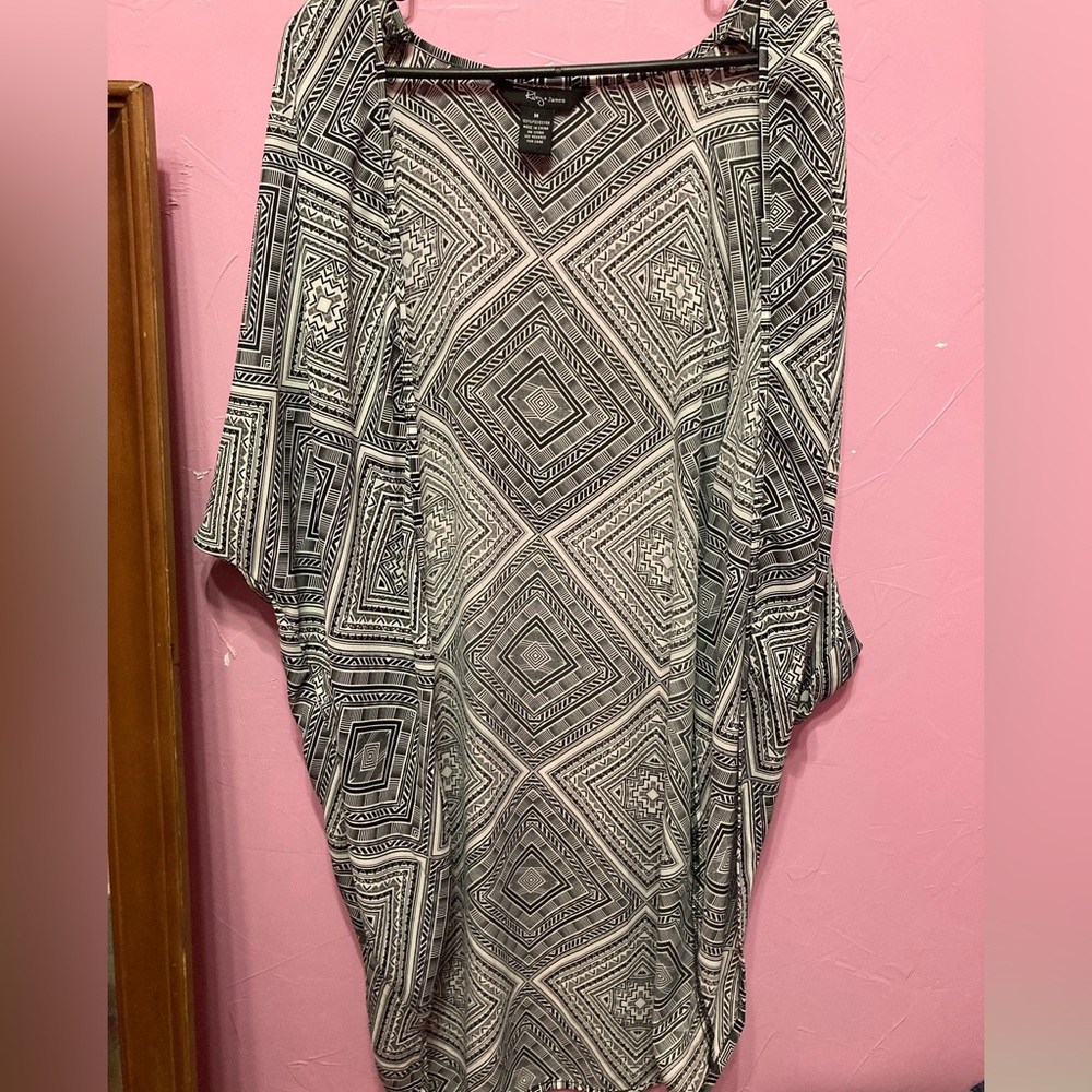 👚 Riley + James Size M Sheer Cardigan 🥰